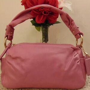Pink Coach shoulder bag. Perfect for spring and summer!